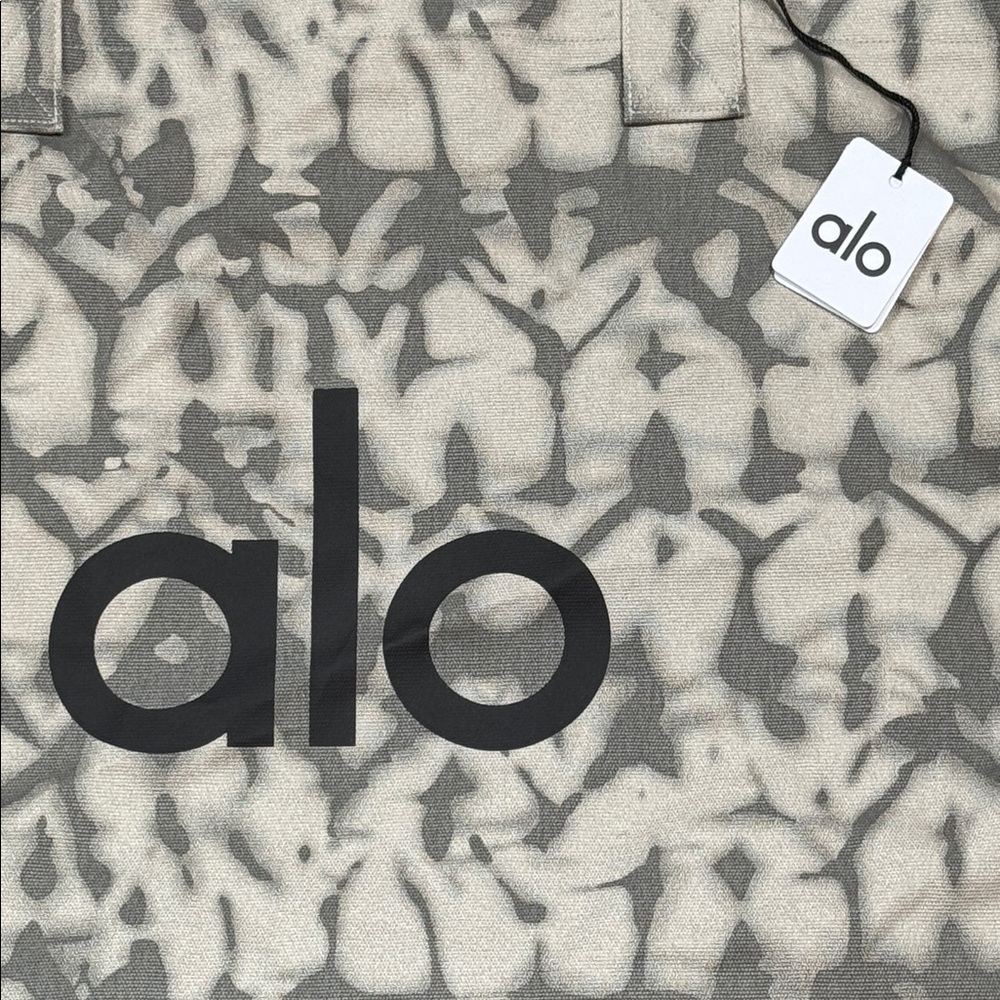 ALO YOGA ICONIC GREY TIE DYE CANVAS OVERSIZED SHOPPER TOTE **NWT** - Picture 9 of 16